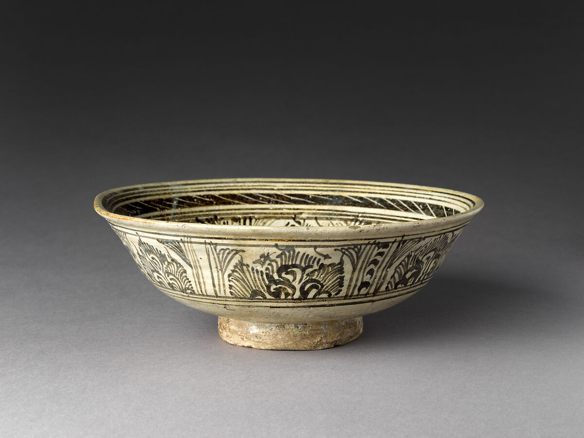 Bowl with flaming solar disk design, Stoneware with iron-brown underglaze décor, North-central Thailand, Sukhothai kilns