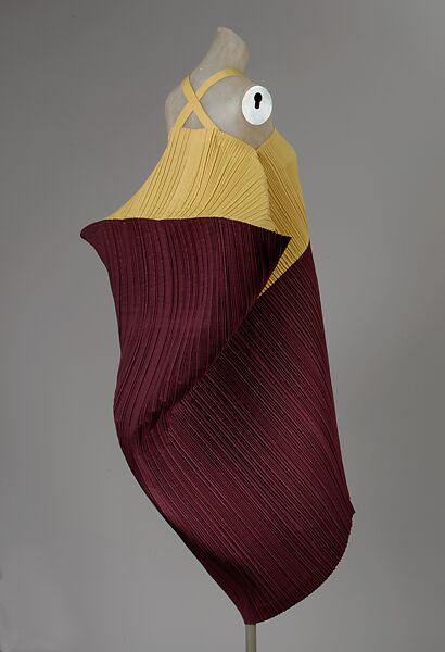 Dress, Issey Miyake (Japanese, 1938–2022), polyester, linen, Japanese
