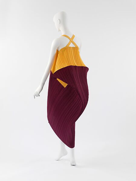 Dress, Issey Miyake (Japanese, 1938–2022), polyester, linen, Japanese