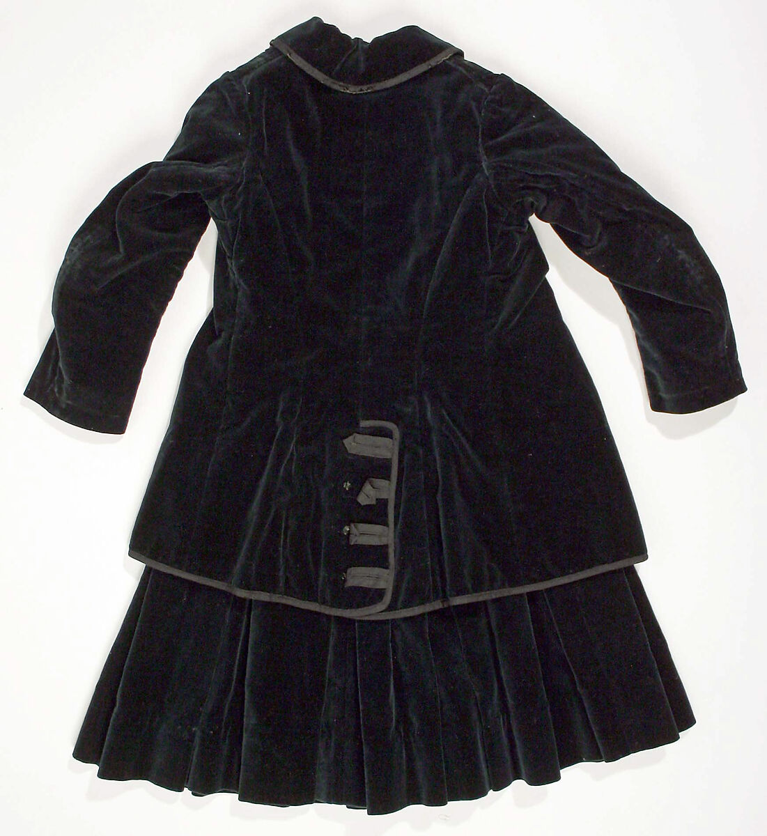 Ensemble, (a, b) silk, cotton; (c–f) cotton, American