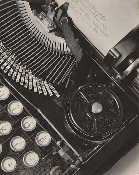 La técnica [or, Mella's Typewriter], Tina Modotti (Italian, 1896–1942), gelatin silver print 