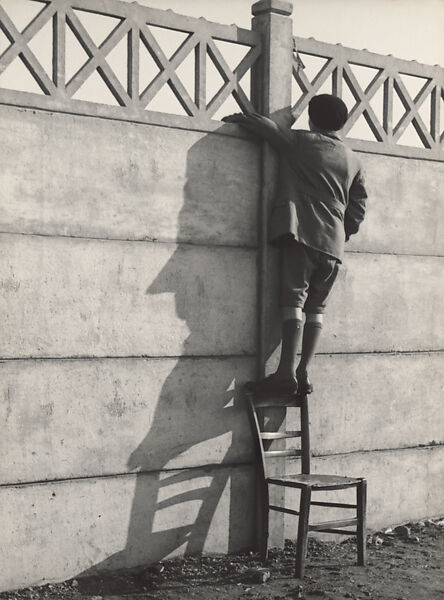 Onlooker, Anna Barna (Hungarian, 1901–1964), gelatin silver print 