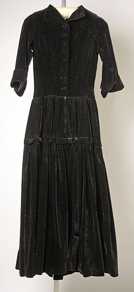 Dinner dress, House of Chanel (French, founded 1910), (a, b) silk
(c) nylon, French