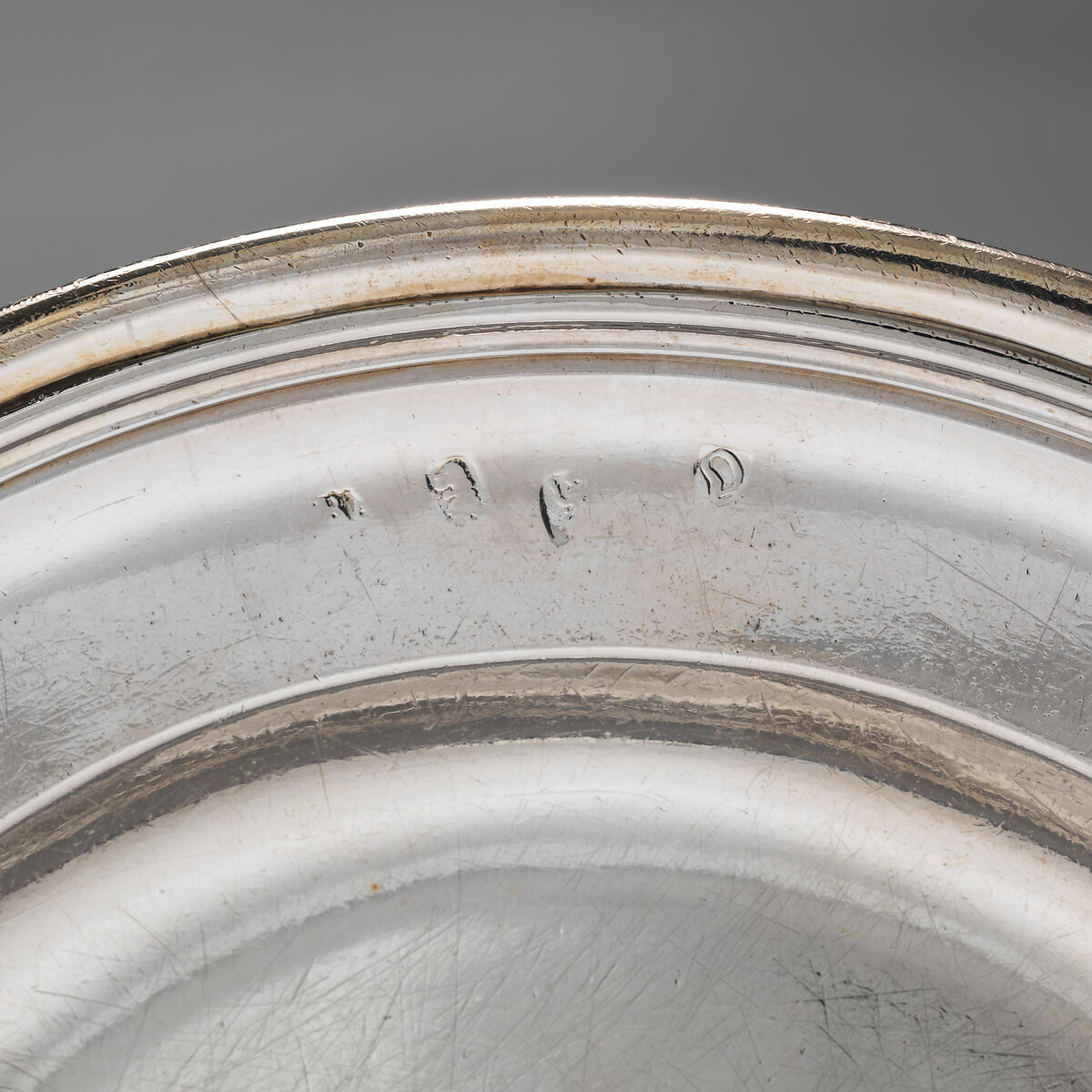 Dinner plate with English arms (one of a group of four), Richard Bayley (British, active 1708–48), Silver, British, London