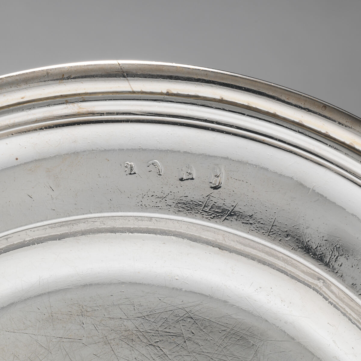 Dinner plate with English arms (one of a group of four), Richard Bayley (British, active 1708–48), Silver, British, London