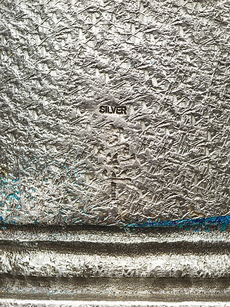 Silver Freshwater Jar with Dolphin (Nanryō irukamon mizusashi), Miyata Ryohei 宮田亮平 (Japanese, born 1945), Hammered silver with gold foil, Japan