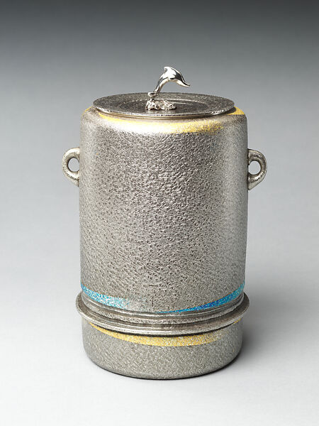 Silver Freshwater Jar with Dolphin (Nanryō irukamon mizusashi), Miyata Ryohei 宮田亮平 (Japanese, born 1945), Hammered silver with gold foil, Japan