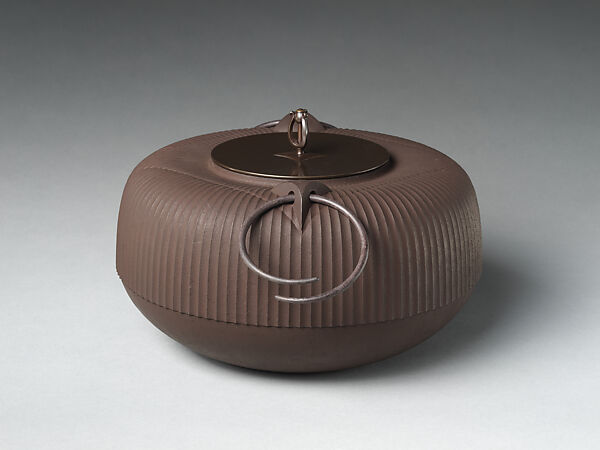 Kettle (Kama) with Stripes and Rhomboid Pattern, Hata Shunsai III (Japanese, born 1976), Iron and copper, Japan