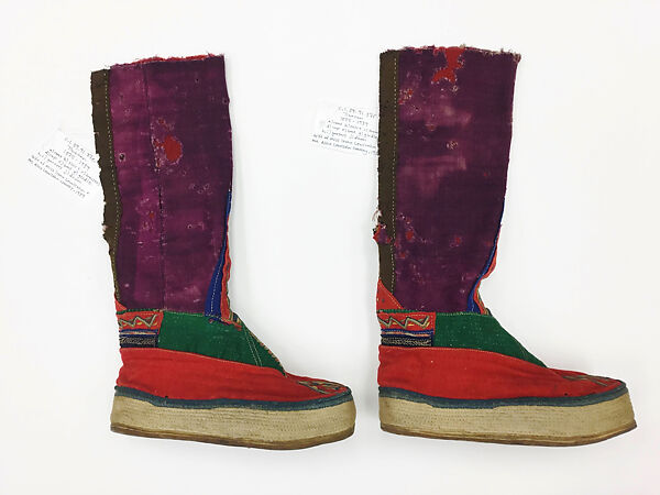 Ensemble, (a) wool, cotton, metal
(b) silk
(c) silk, bast fiber
(d) silk, fur, cotton, paper
(e, f) wool, cotton, leather
(g, h, i) cotton, wool
(j) cotton, bone, wood, metal, leather, Tibet