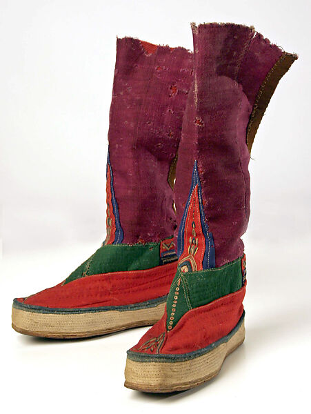 Ensemble, (a) wool, cotton, metal
(b) silk
(c) silk, bast fiber
(d) silk, fur, cotton, paper
(e, f) wool, cotton, leather
(g, h, i) cotton, wool
(j) cotton, bone, wood, metal, leather, Tibet