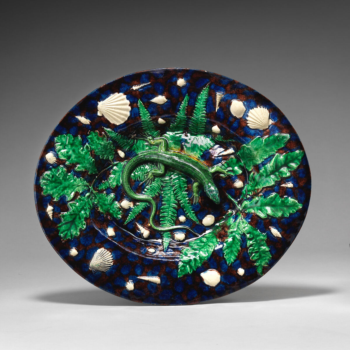 Small plate with lizard, shells, and blue and purple background, Georges Pull (Wissembourg, Alsace-Lorraine, France 1810–1889 Paris, France), Glazed earthenware, French, Paris 