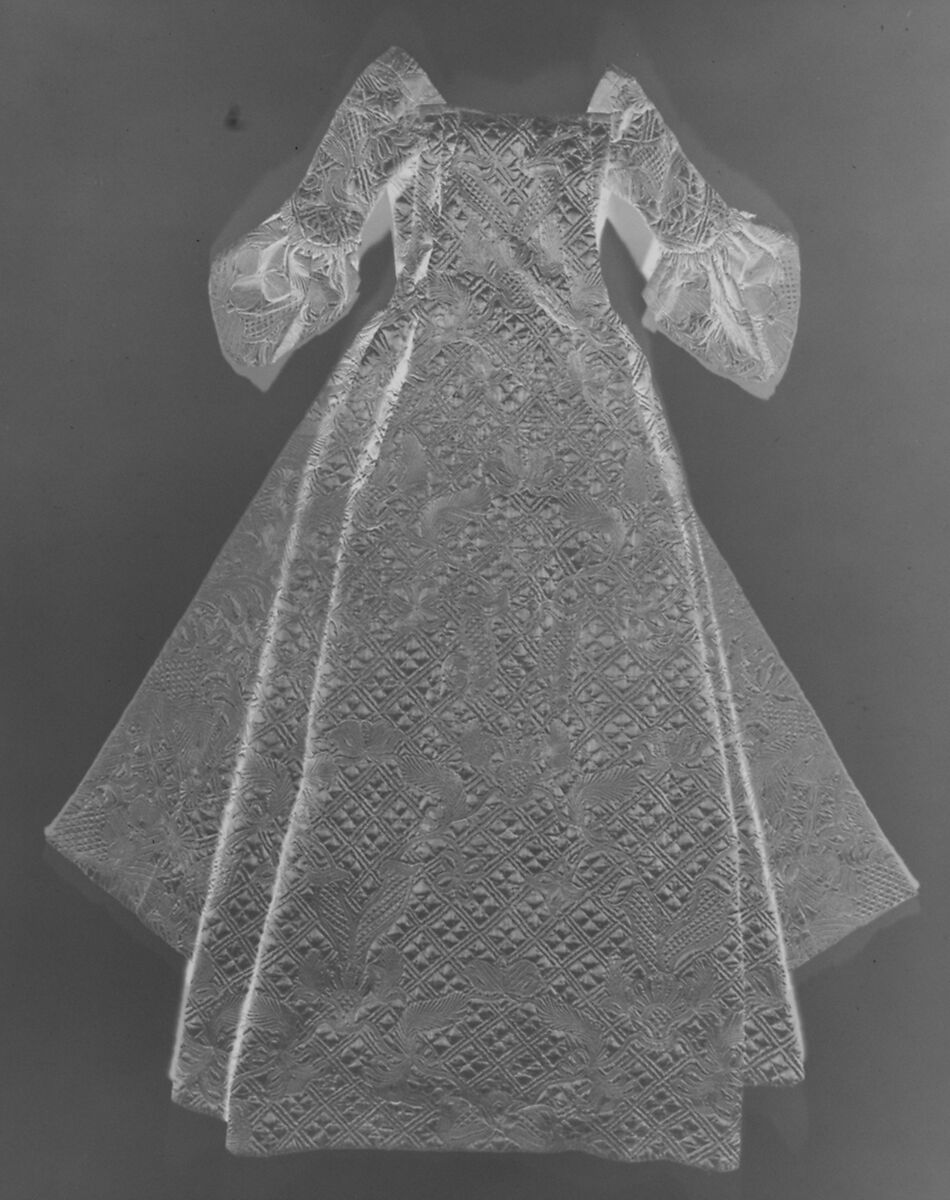 Robe à la française, (a) silk, metallic thread
(b) silk, cotton
(c) silk
(d,e) metallic thread, European