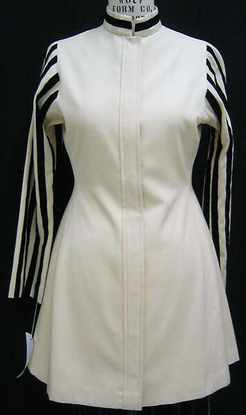Dress, Thea Porter (British (born Israel), Jerusalem 1927–2000 London), silk (?) or silk blend, British 