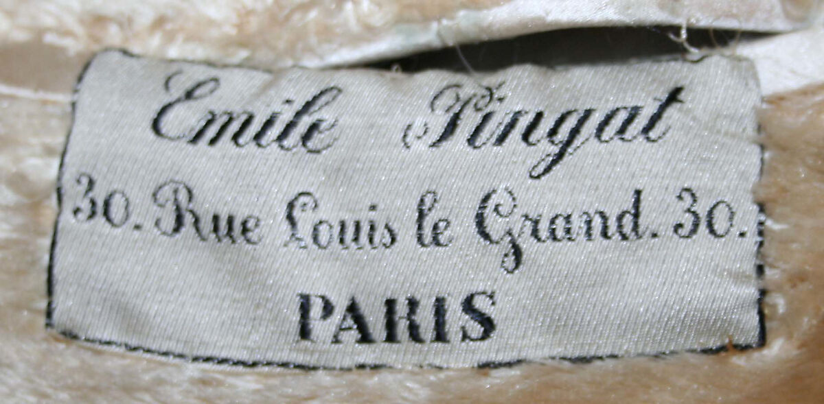 Opera cloak, Maison Pingat (French), silk, fur, feathers, metal, French