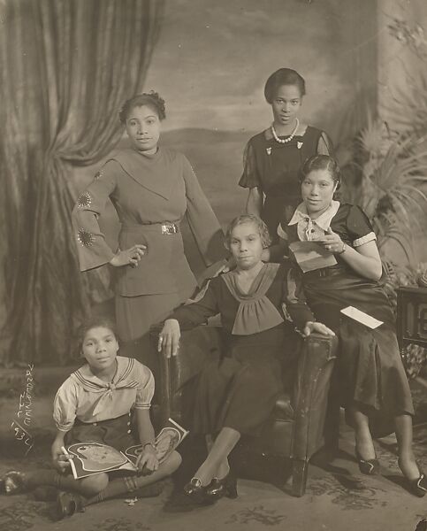 [Family Group], James Van Der Zee (American, Lenox, Massachusetts 1886–1983 Washington, D.C.), Gelatin silver print 