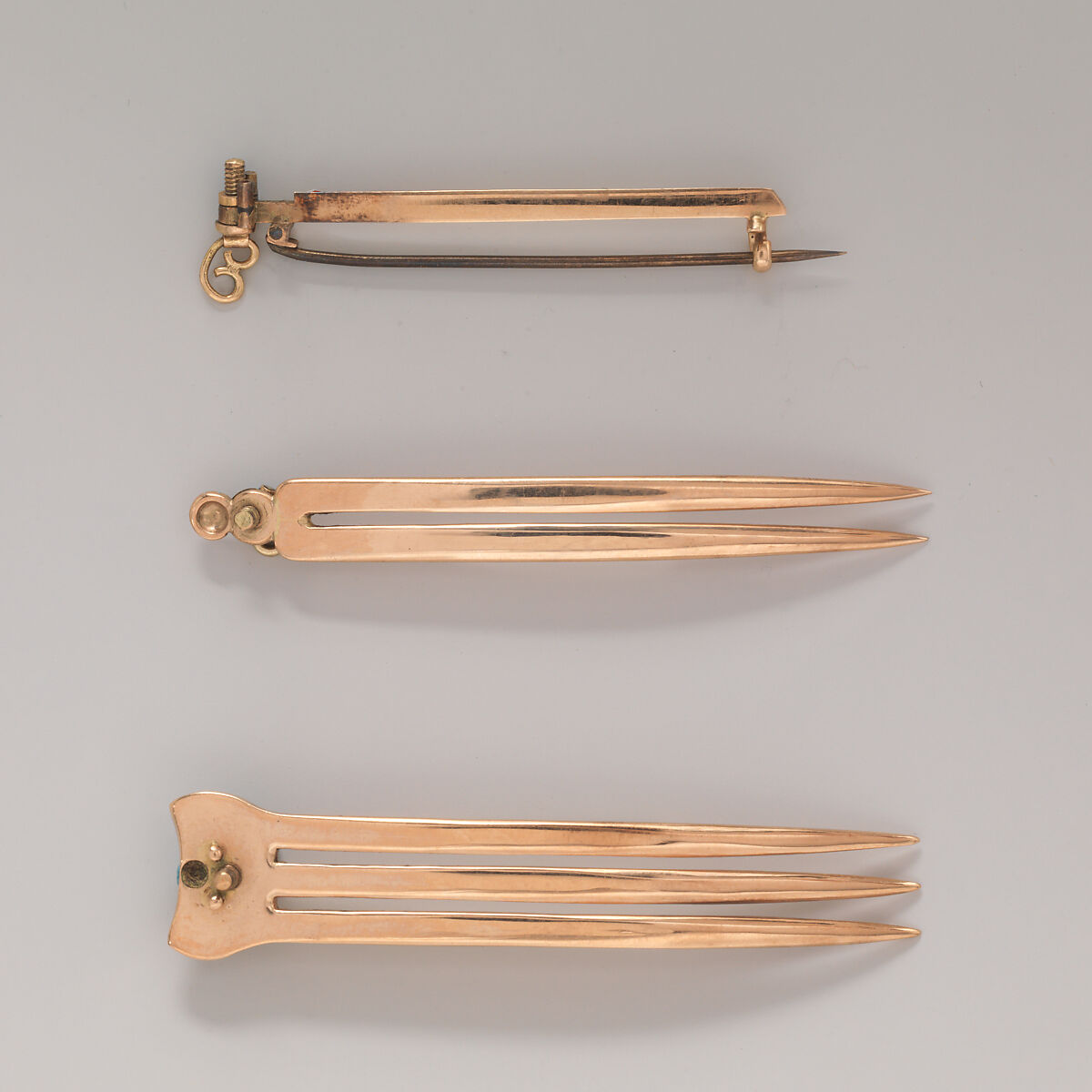 Five-piece parure in original case, Gold, garnet; wood, shagreen, silk, Possibly French