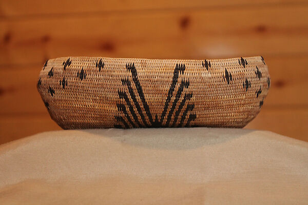 One-rod coiled boat basket, Clint McKay  Dry Creek Pomo/Wappo/Wintun (Sonoma County, California), Willow shoot foundation, sedge root weft, and dyed bulrush root weft, Dry Creek Pomo/Wappo/WIntun (Sonoma County, California)