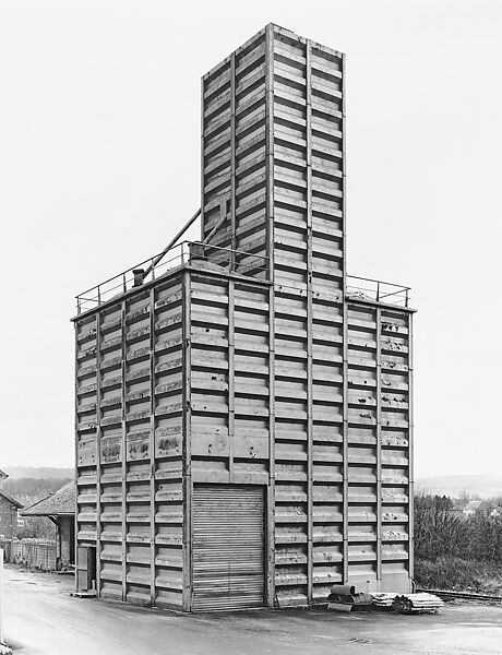 Grain Elevator, Samer / Boulogne-Sur-Mer, France, Bernd and Hilla Becher (German, active 1959–2007), Gelatin silver print 