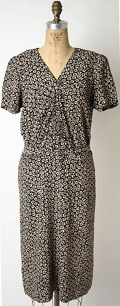 Ensemble, Edward Molyneux (French (born England), London 1891–1974 Monte Carlo), (a-c) silk (?)
(d) leather, French