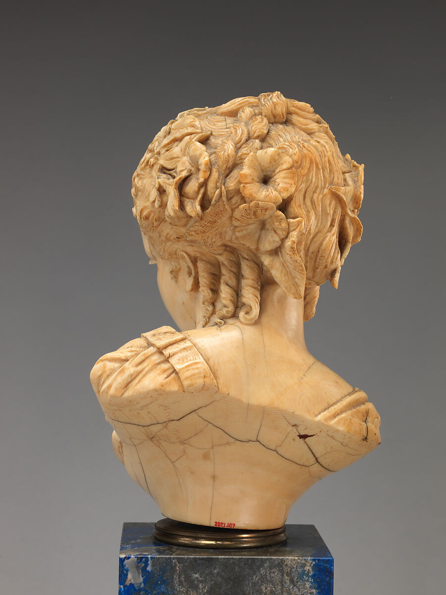 Bust of a girl (Flora?), Ivory, carved and chiseled; socle: sodalite with molded bronze base (not original, French, possibly Dieppe
