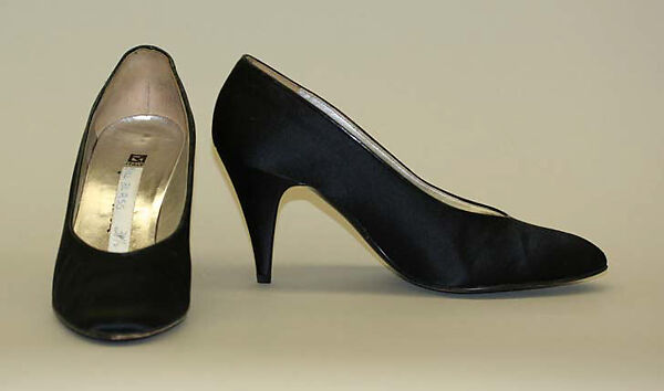 Evening ensemble, Bill Blass Ltd. (American, founded 1970), (a,b) wool, plastic
(c,d) leather
(e) synthetic pearls
(f,g) silk, leather
(h,i) plastic, glass, American