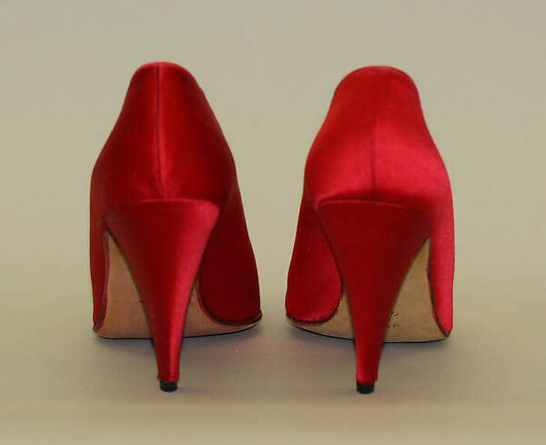 Evening ensemble, Bill Blass Ltd. (American, founded 1970), (a) wool
(b) silk
(c, d)leather
(e, f) silk, leather
(h, i) plastic, glass, American