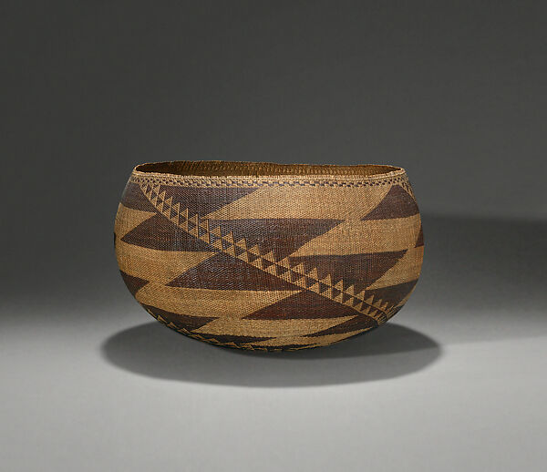 Diagonally twined feast bowl, Willow shoot foundation, sedge root weft, and redbud shoot weft, Pomo (Northern California)