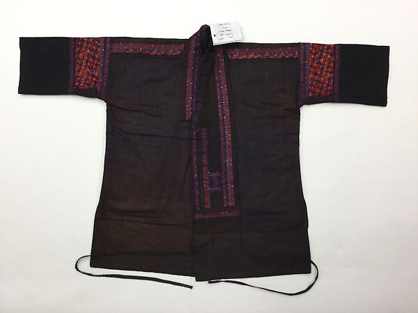 Ensemble, (a, b) cotton
(c) silk, cotton, China (Hmong)