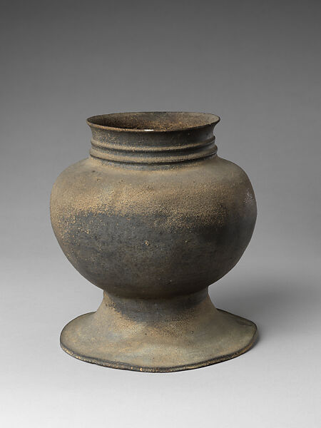 Pedestal jar with short neck, Stoneware, Korea