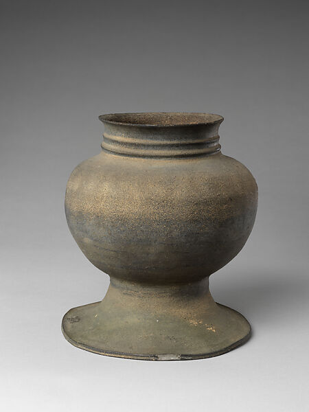 Pedestal jar with short neck, Stoneware, Korea