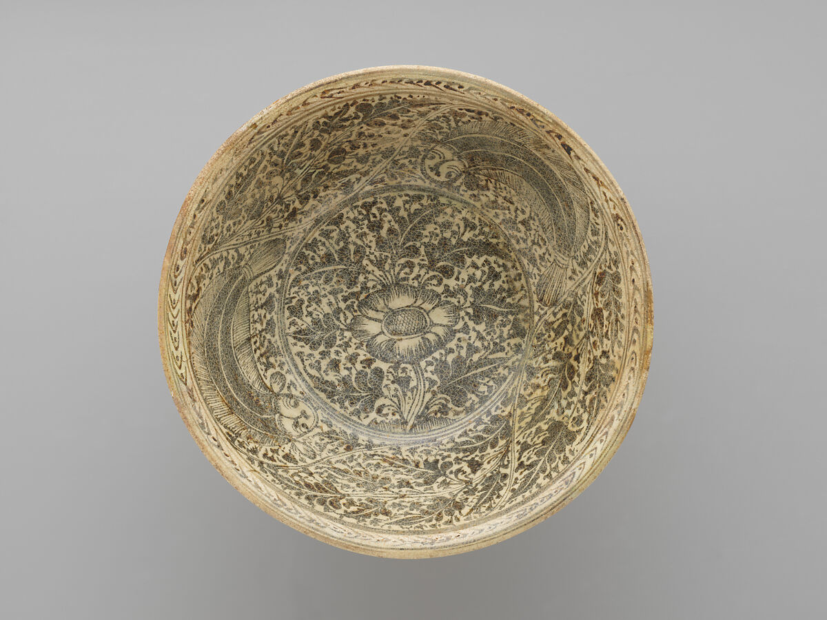 Pedestal dish with catfish and aquatic plants décor, Stoneware with iron-underglaze painted décor over a white slip, North Central Thailand, Sukhothai