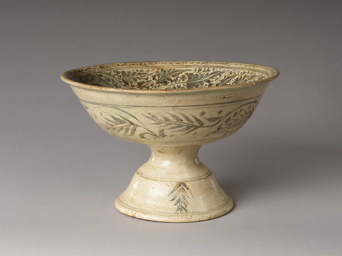 Pedestal dish with catfish and aquatic plants décor, Stoneware with iron-underglaze painted décor over a white slip, North Central Thailand, Sukhothai