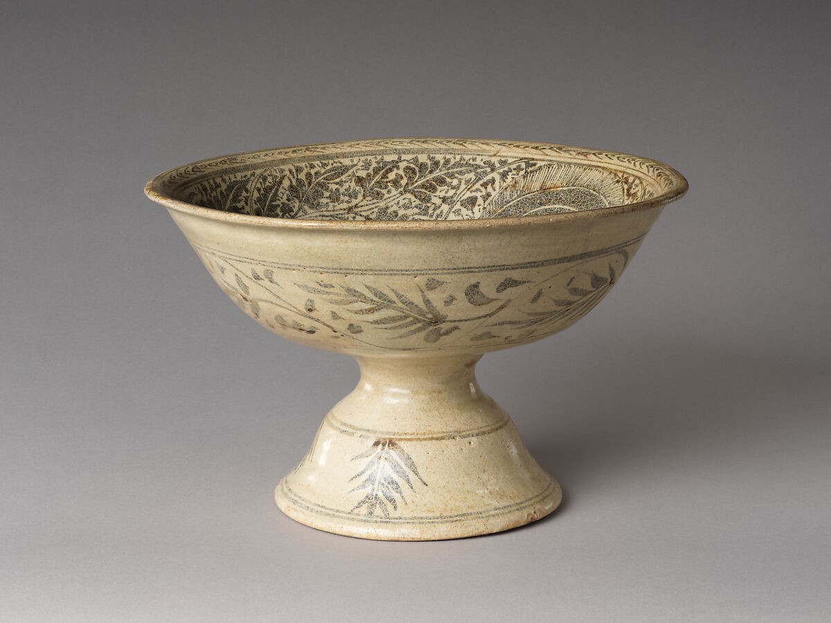 Pedestal dish with catfish and aquatic plants décor, Stoneware with iron-underglaze painted décor over a white slip, North Central Thailand, Sukhothai