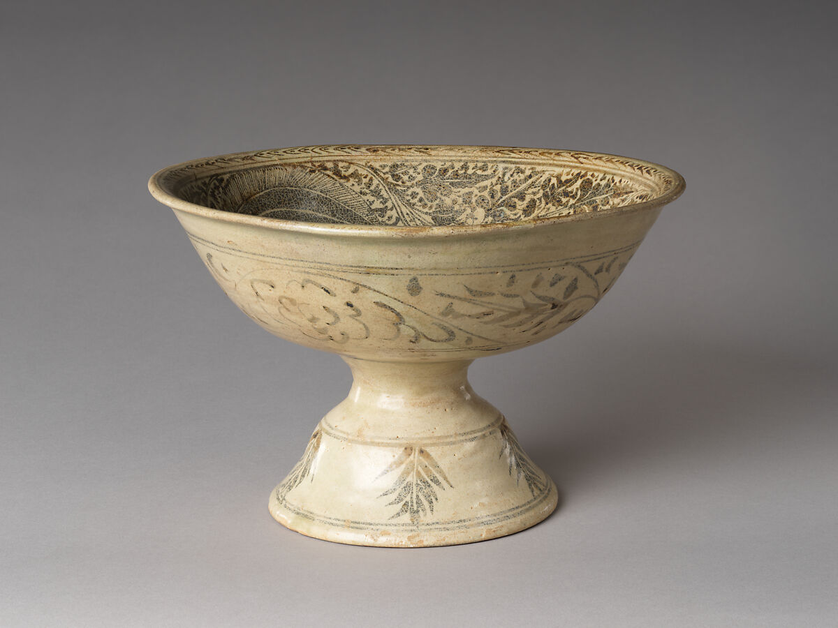 Pedestal dish with catfish and aquatic plants décor, Stoneware with iron-underglaze painted décor over a white slip, North Central Thailand, Sukhothai
