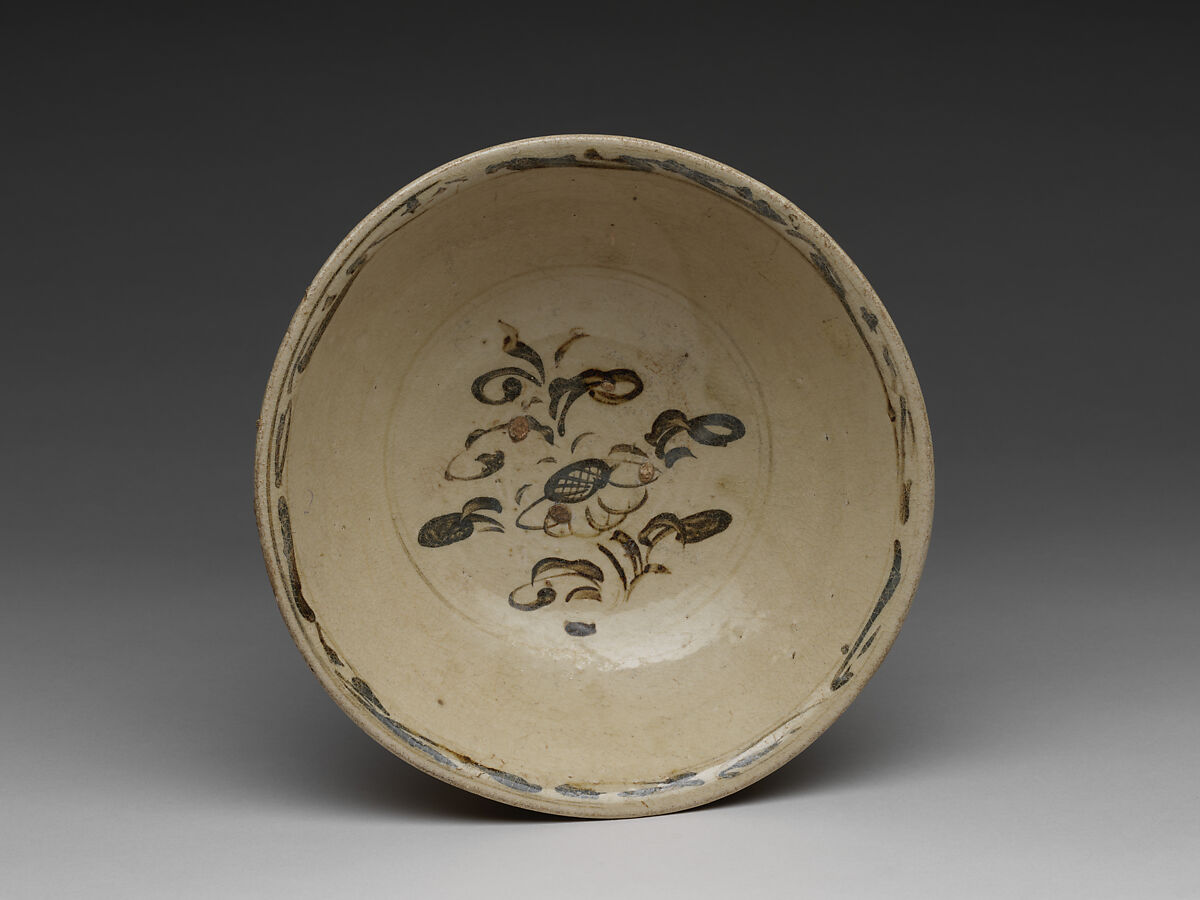 Bowl with iron-brown floral décor, Stoneware with iron-underglaze floral décor, Vietnam, Hong River region 