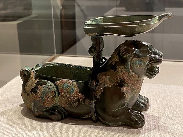 Lamp in the shape of a recumbent tiger, Bronze, China