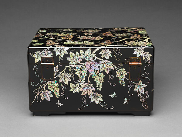 Box decorated with grapes and butterflies, Sohn Daehyun (Korean, born 1949), Ottchil lacquer, wood, hemp, and mother-of-pearl, Korea