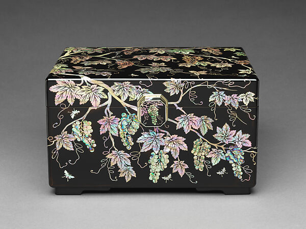 Box decorated with grapes and butterflies, Sohn Daehyun (Korean, born 1949), Ottchil lacquer, wood, hemp, and mother-of-pearl, Korea