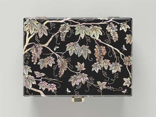 Box decorated with grapes and butterflies, Sohn Daehyun (Korean, born 1949), Ottchil lacquer, wood, hemp, and mother-of-pearl, Korea