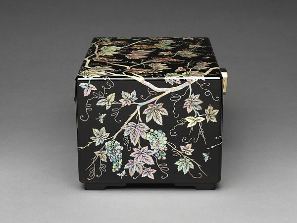 Box decorated with grapes and butterflies, Sohn Daehyun (Korean, born 1949), Ottchil lacquer, wood, hemp, and mother-of-pearl, Korea