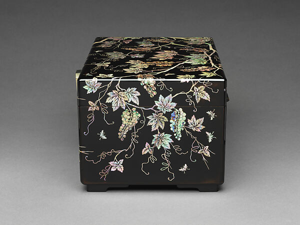 Box decorated with grapes and butterflies, Sohn Daehyun (Korean, born 1949), Ottchil lacquer, wood, hemp, and mother-of-pearl, Korea