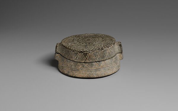 Chlorite pyxis (box), Chlorite, Greek