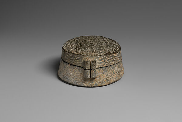 Chlorite pyxis (box), Chlorite, Greek