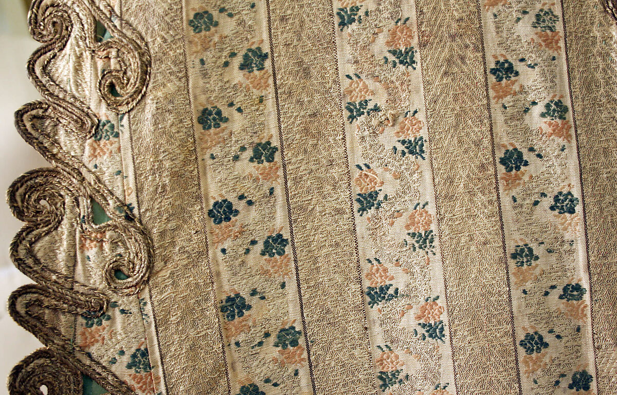 Uçetek Entari, Metal wrapped thread; brocaded