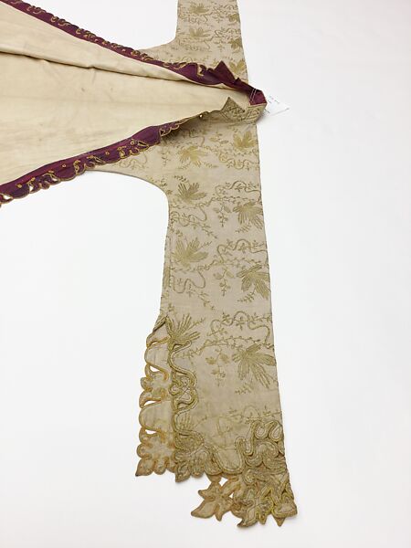 Uçetek Entari, Silk, metal wrapped thread; embroidered