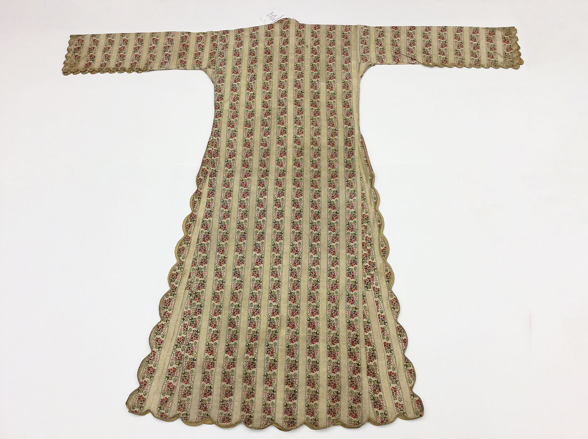 Uçetek Entari, Silk and metal wrapped thread; embroidered