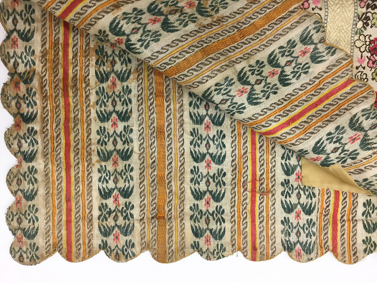 Uçetek Entari, Silk and metal wrapped thread; embroidered