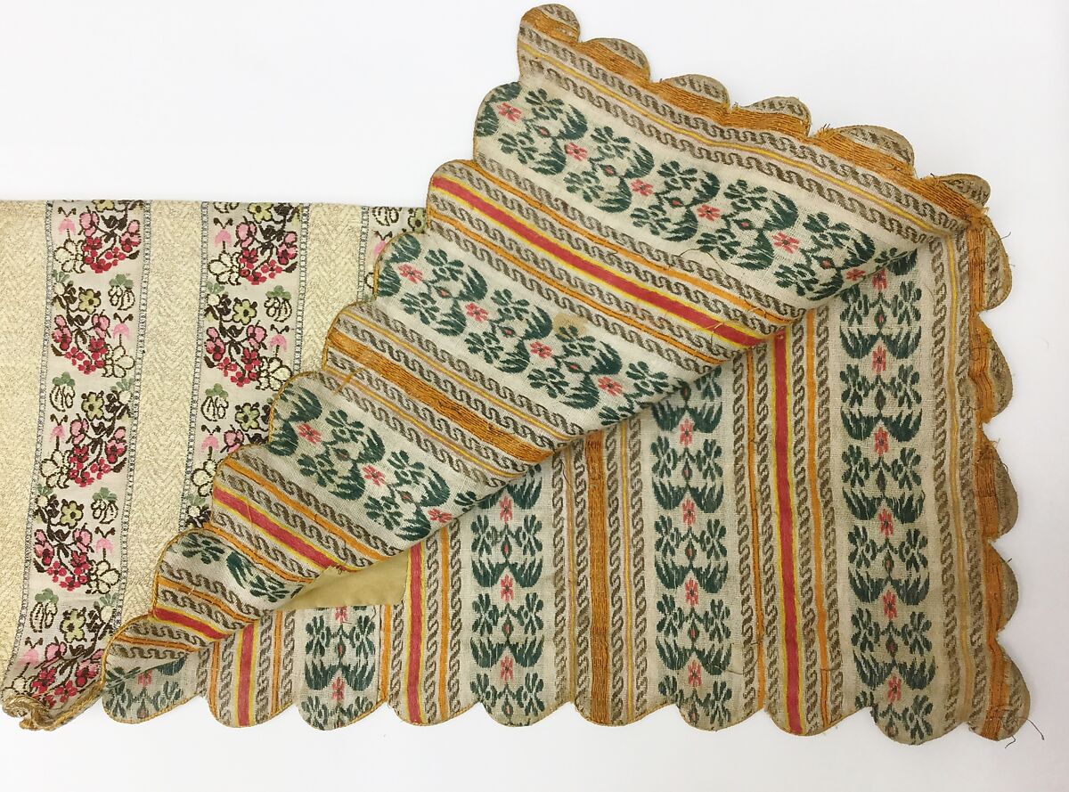 Uçetek Entari, Silk and metal wrapped thread; embroidered