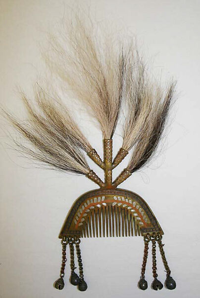 Ensemble, (a–c) abaca
(d) metal, animal hair, Mindanao Island
