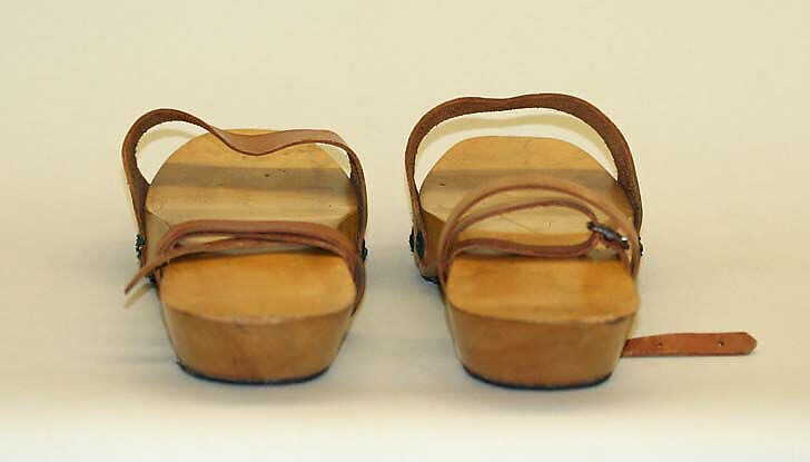 Ensemble, wool, cotton, wood